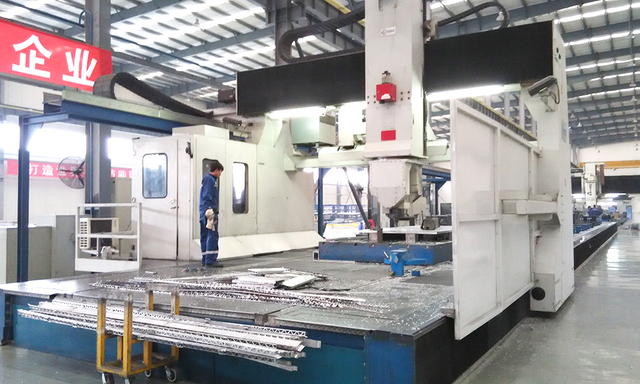 Peralatan Manufaktur dan Pemrosesan Profil Aluminium Profesional di Fasilitas Produksi Abelly