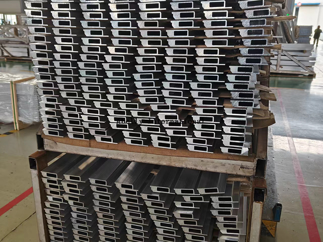 Profil diekstrusi aluminium untuk otomotif