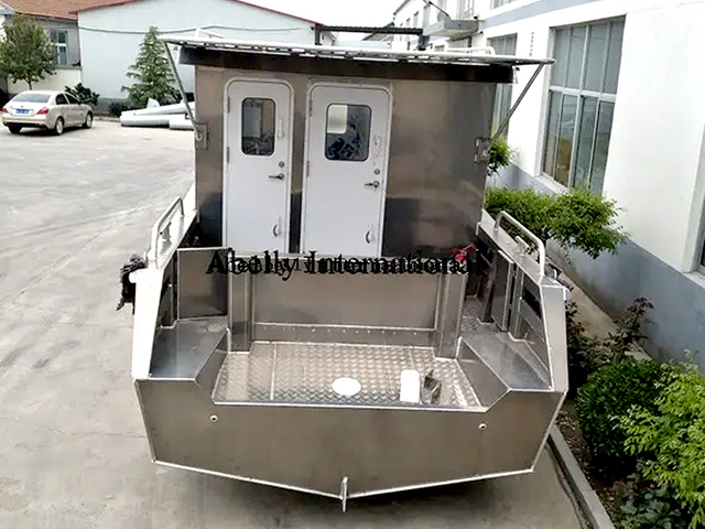 Kerajinan pendaratan aluminium dengan kabin