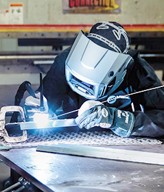 Komunikasi teknis untuk ekstrusi aluminium, pemesinan CNC, pengelasan, pembengkokan, perakitan dll