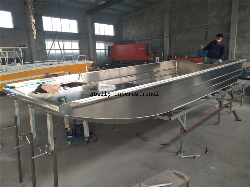 kerangka internal lambung kapal aluminium dan visualisasi ketebalan