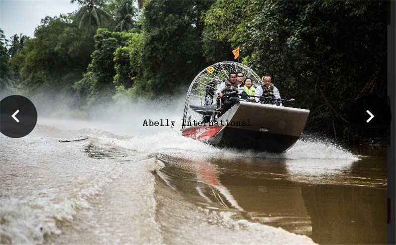 Aluminium Airboat menavigasi lingkungan perairan dangkal